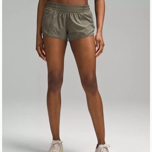 Lululemon Hotty Hot Shorts 2.5” size 6 purple